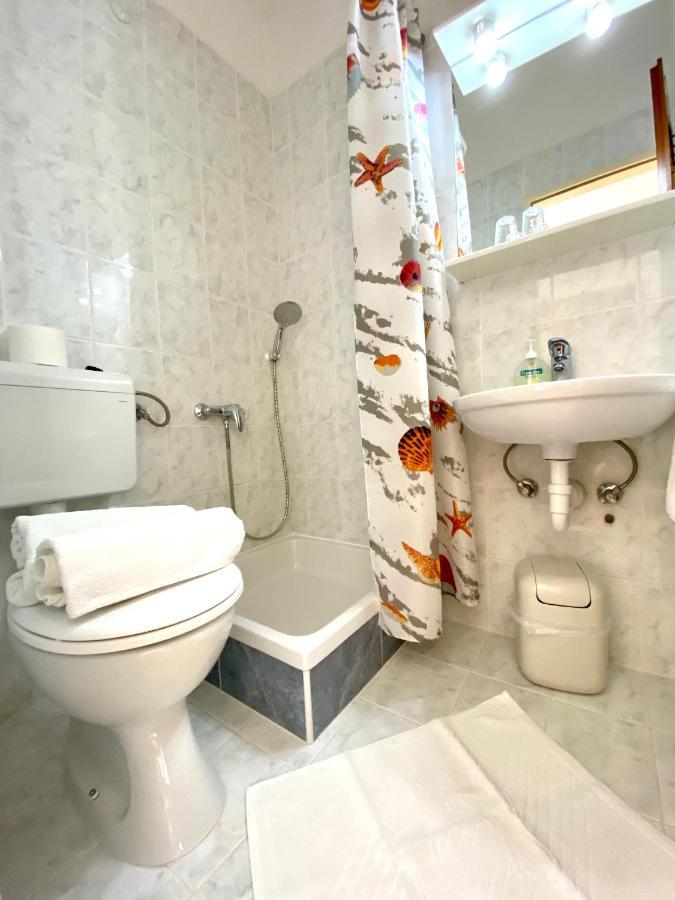 Guesthouse Kurelic Rab Kampor Extérieur photo